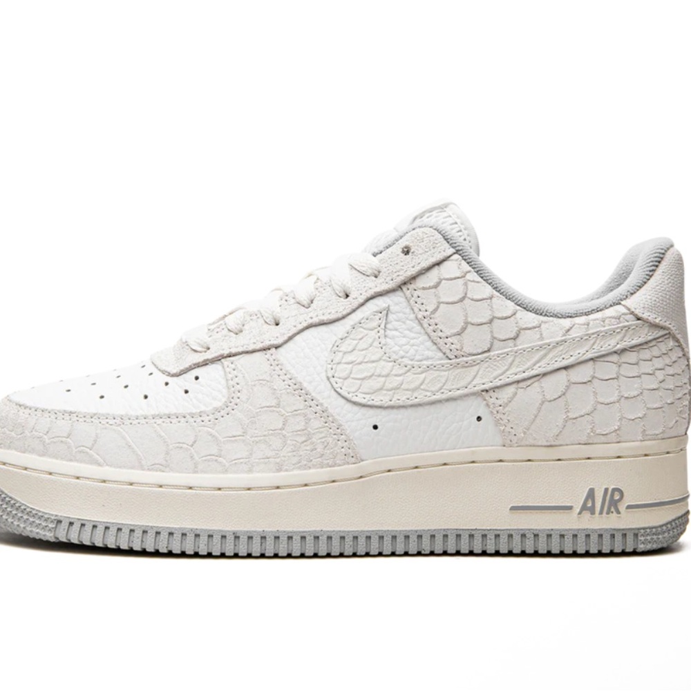 AIR FORCE 1 WMNS
"WHITE PYTHON"